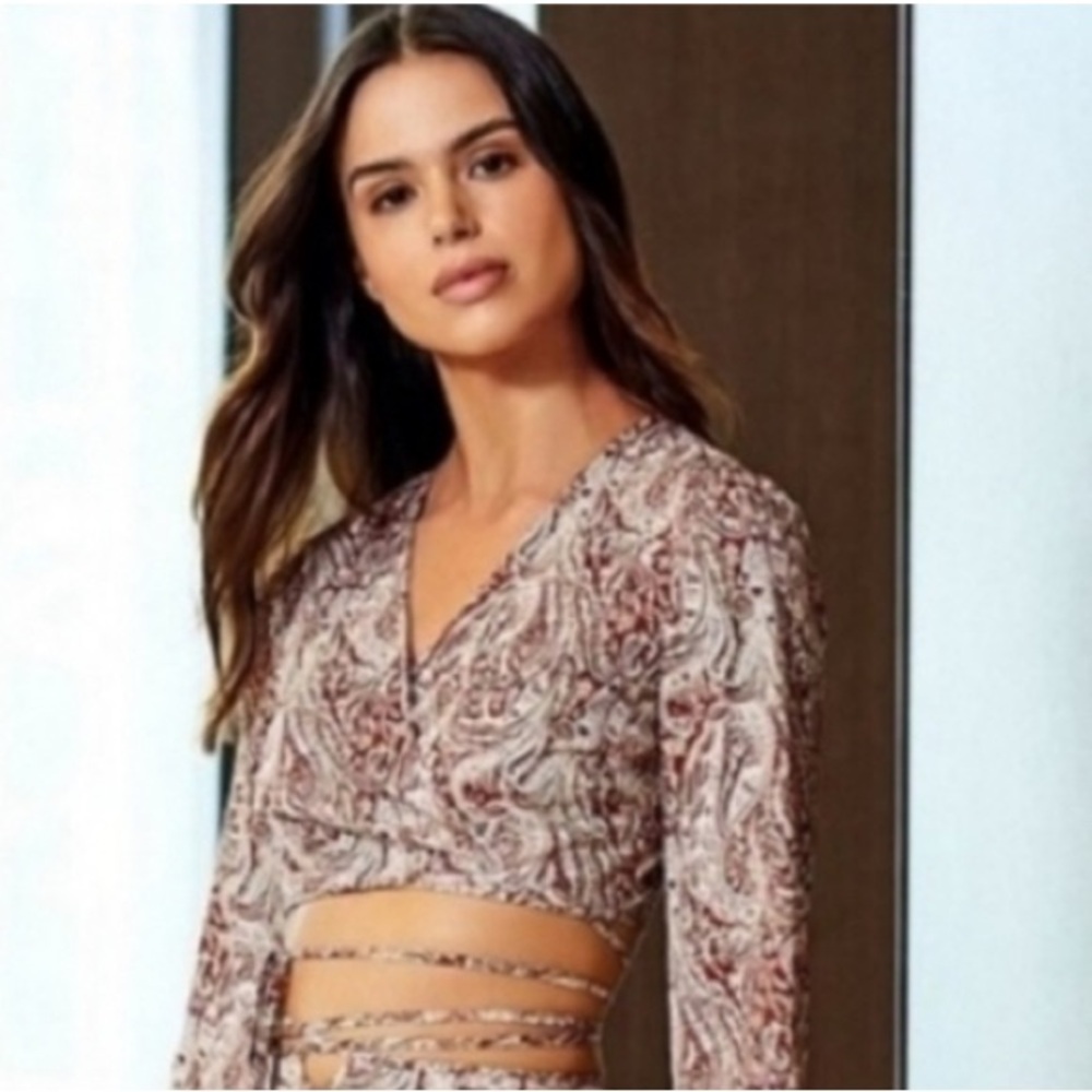 Gianni Bini Blouse in Vibrant Colors with Lightweight Fabric